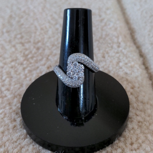 NWOT - Bypass Flower Cocktail Ring - Picture 2 of 4